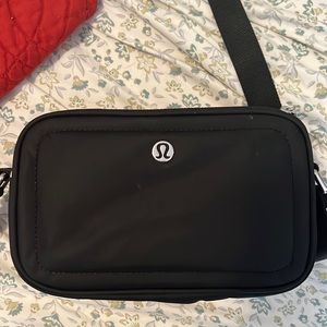 Lululemon crossbody CAMERA BAG